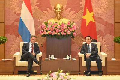 Chủ tịch Quốc hội Vương Đình Huệ và Thủ tướng Đại Công quốc Luxembourg Xavier Bettel tại buổi hội kiến.