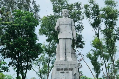 Tượng đài đồng chí Hoàng Quốc Việt tại thành phố Bắc Ninh (tỉnh Bắc Ninh).