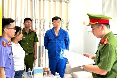 Cơ quan Cảnh sát điều tra thi hành quyết định khởi tố bị can đối với Nguyễn Thành Dân, Chủ tịch Ủy ban nhân dân phường Trảng Dài.