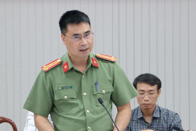 Thượng tá Nguyễn Mạnh Toàn, Phó Giám đốc Công an tỉnh Đồng Nai báo cáo tại cuộc họp.