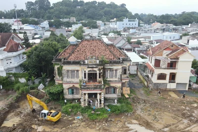 Nhiều ý kiến đề nghị cần tìm phương án giữ lại công trình kiến trúc “nhà lầu ông Phủ”.