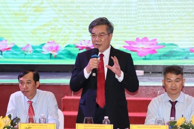 Phó Chủ tịch Ủy ban nhân dân tỉnh Đồng Nai Dương Minh Dũng trả lời ý kiến của doanh nghiệp FDI tại buổi đối thoại.