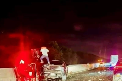 Hiện trường vụ tai nạn liên hoàn giữa bốn xe ô-tô.