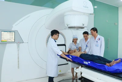 Bệnh viện Ung Bướu Nghệ An triển khai kỹ thuật xạ trị tại Trung tâm Xạ trị.