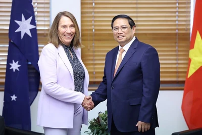 Thủ tướng Phạm Minh Chính và Chủ tịch Thượng viện Australia Sue Lines. (Ảnh: NHẬT BẮC)