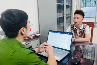 Đối tượng Đặng Duy Hưng tại cơ quan điều tra.