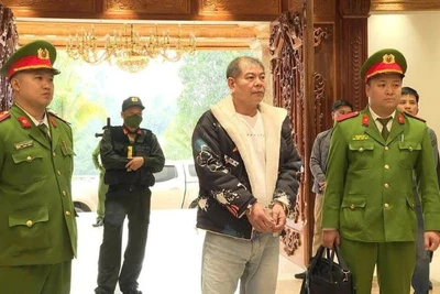 Bắt giữ đối tượng Nguyễn Văn Tuấn.