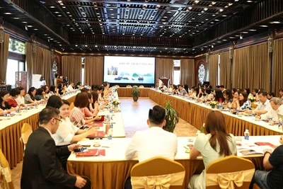 Các đại biểu dự tọa đàm.