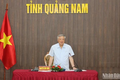 Phó Thủ tướng Thường trực Chính phủ Nguyễn Hòa Bình phát biểu chỉ đạo tại buổi làm việc.