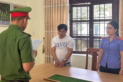 Cơ quan chức năng tống đạt các quyết định đối với đối tượng Huỳnh Đức Trí