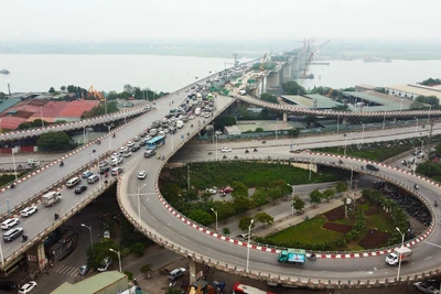 Dự án xây dựng cầu Vĩnh Tuy giai đoạn 2 được đẩy nhanh tiến độ, dự kiến hoàn thành trong tháng 9/2023.