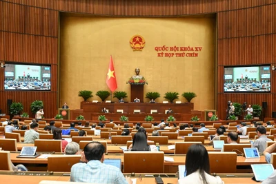 Quốc hội nghe báo cáo dự thảo Nghị quyết của Quốc hội về thí điểm về một số cơ chế, chính sách đặc thù phát triển nhà ở xã hội, sáng 20/5/2025. (Ảnh VPQH)