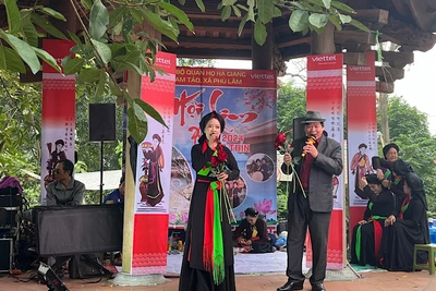 Mỗi năm, hội Lim đón hàng chục nghìn du khách đến trẩy hội, giao lưu và thưởng thức các làn điệu dân ca quan họ.