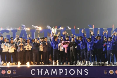 Bắc Ninh FC giành Cup vô địch ngay trong giải đầu tiên ra mắt.