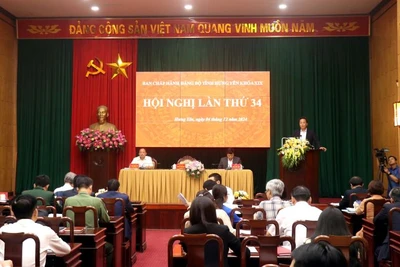 Toàn cảnh Hội nghị Tỉnh ủy Hưng Yên lần thứ 34.