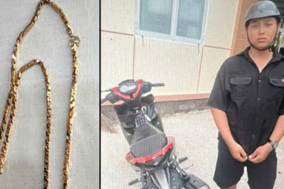 Đối tượng Mẫn cùng tang vật tại cơ quan Công an. (Ảnh: cơ quan Công an cung cấp)