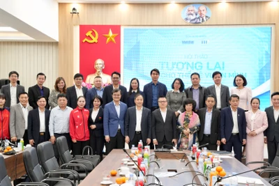 Các đại biểu chụp ảnh lưu niệm tại Hội thảo.