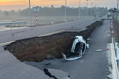 Sự việc sụt lún đường tại Tây Ninh ngày 11/5/2025. (Ảnh: CTV)