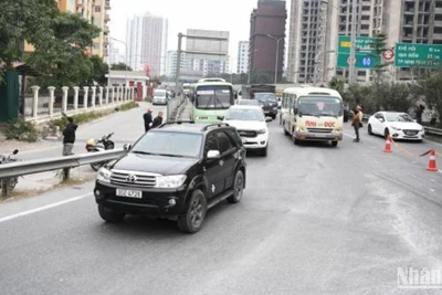 Ảnh minh họa: Công an thành phố Hà Nội phân luồng giao thông.