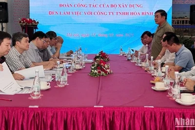 Hình ảnh buổi làm việc của đoàn công tác Bộ Xây dựng về nghiên cứu đề xuất giải pháp cầu bản rỗng trên cọc.