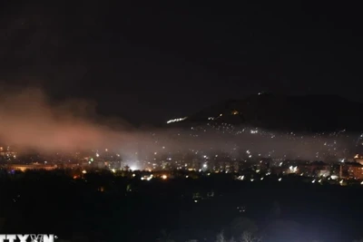 Khói bốc lên sau vụ không kích của Israel xuống thủ đô Damascus, Syria ngày 3/5. (Ảnh: THX/TTXVN)