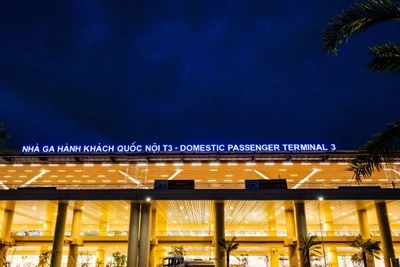 Nhà ga T3 sân bay quốc tế Tân Sơn Nhất đã hoàn thành 99% sau gần hai năm xây dựng. Công trình cơ bản hoàn thiện các hạng mục chính, sẽ được khánh thành sớm hơn kế hoạch hai tháng.