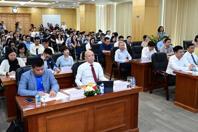 Các đại biểu tham dự hội thảo.