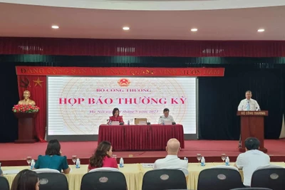 Quang cảnh buổi họp báo.