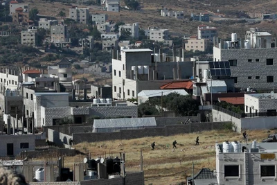 Lực lượng Israel được nhìn thấy trong một cuộc đột kích tại Nablus, phía bắc Bờ Tây. (Ảnh: Tân Hoa xã)