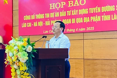 Đồng chí Nguyễn Trọng Hài, Ủy viên Thường vụ, Phó Chủ tịch Ủy ban nhân dân tỉnh Lào Cai chủ trì cuộc họp báo.