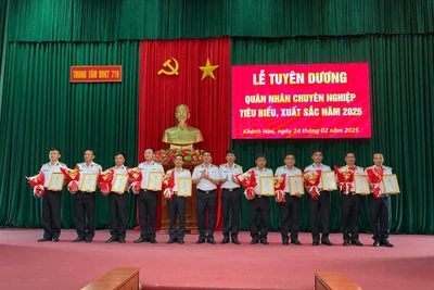 Tuyên dương quân nhân chuyên nghiệp xuất sắc. 