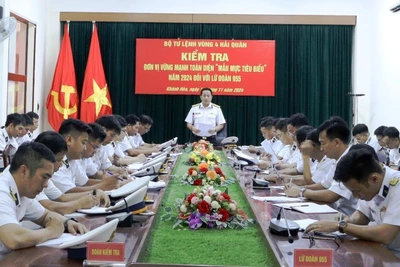 Đại tá, Phó Tư lệnh Vùng 4 Nguyễn Vĩnh Nam quán triệt và giao nhiệm vụ công tác kiểm tra tại Lữ đoàn 955 Hải quân.