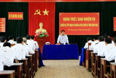 Đại tá Vũ Đình Hiển, Phó Tư lệnh, Tham mưu trưởng Vùng 3 Hải quân kết luận kiểm tra.