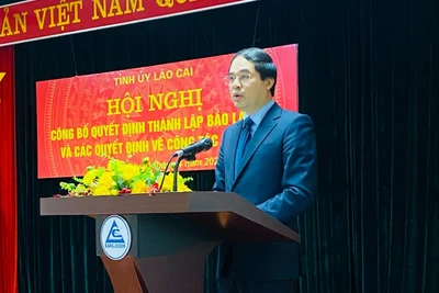 Đồng chí Trịnh Xuân Trường, Bí thư Tỉnh ủy, Chủ tịch UBND tỉnh Lào Cai phát biểu chỉ đạo hội nghị.