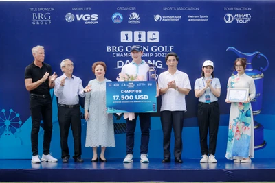 Bế mạc và trao cúp, phần thưởng cho nhà vô địch Aaron Wilkin đến từ nước Úc