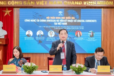 Hiệu trưởng Trường đại học Hòa Bình, PGS,TS Tô Ngọc Hưng phát biểu tại hội thảo.