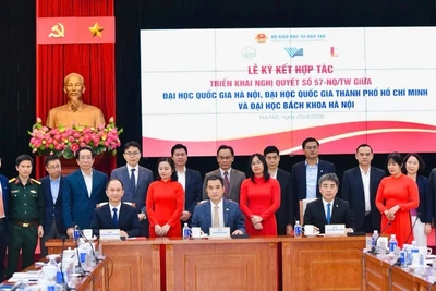 Lễ ký kết thỏa thuận hợp tác nghiên cứu, phát triển công nghệ chiến lược gắn với hợp tác của doanh nghiệp giữa Đại học Quốc gia Hà Nội, Đại học Quốc gia Thành phố Hồ Chí Minh và Đại học Bách khoa Hà Nội. (Ảnh: Trần Hiệp).