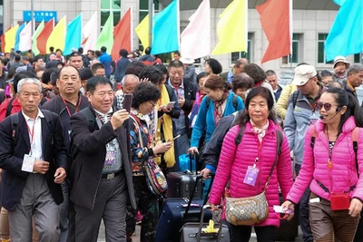 Du khách Trung Quốc nhập cảnh vào Việt Nam qua cửa khẩu Móng Cái (Quảng Ninh) thời điểm trước dịch. (Ảnh HOÀI NAM) 