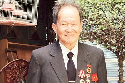 Ðại tá, Cụm trưởng Cụm tình báo H63 Nguyễn Văn Tàu (Tư Cang) ở nhà riêng tại Phường 26, quận Bình Thạnh, Thành phố Hồ Chí Minh. 