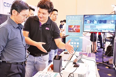 Một gian giới thiệu sản phẩm tại Tuần lễ Chuyển đổi số Thành phố Hồ Chí Minh năm 2023. 