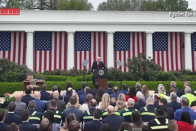 [Video] EU tạm dừng các biện pháp đáp trả thuế quan Mỹ