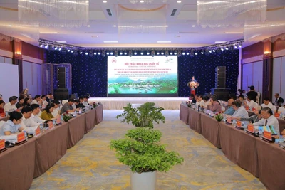 Toàn cảnh hội thảo khoa học quốc tế: Phát huy vai trò, giá trị di sản văn hóa và thiên nhiên thế giới Quần thể danh thắng Tràng An trong xây dựng đô thị di sản thiên niên kỷ và kết nối các thành phố di sản thế giới. (Ảnh: Vũ Tuấn)