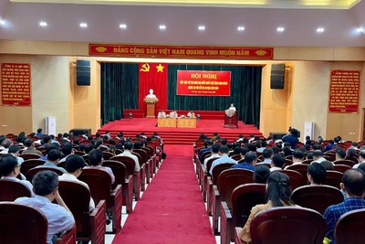 Quang cảnh tiếp xúc cử tri tại huyện Kim Sơn, tỉnh Ninh Bình.