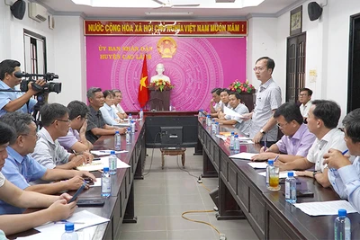 Chủ tịch Ủy ban nhân dân tỉnh Đồng Tháp Trần Trí Quang phát biểu tại buổi làm việc. (Ảnh: HỮU NGHĨA)