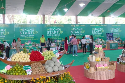 Triển lãm sản phẩm khởi nghiệp tiêu biểu tại diễn đàn. (Ảnh: HỮU NGHĨA)