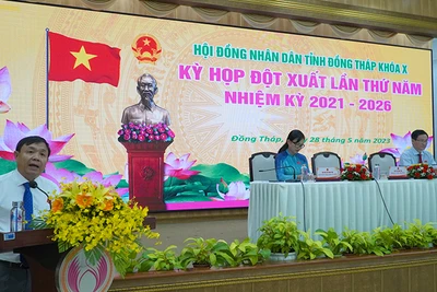 Phó Bí thư Thường trực Tỉnh ủy, Chủ tịch Hội đồng nhân dân tỉnh Đồng Tháp Phan Văn Thắng phát biểu khai mạc kỳ họp.