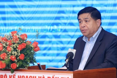 Bộ trưởng Kế hoạch và Đầu tư Nguyễn Chí Dũng công bố kết quả bỏ phiếu Quy hoạch Thủ đô Hà Nội thời kỳ 2021-2030, tầm nhìn đến 2050.