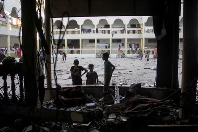 Ngôi trường nơi trú ẩn của người di tản tại Gaza, sau vụ không kích của Israel, ngày 10/8/2024. (Ảnh: Reuters)