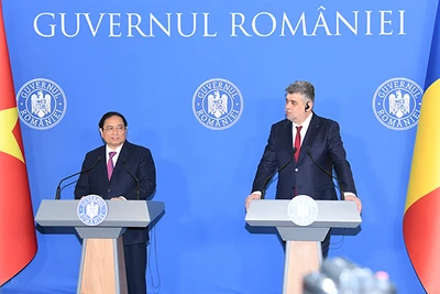 Thủ tướng Phạm Minh Chính và Thủ tướng Romania Ion-Marcel Ciolacu tại cuộc gặp gỡ, trao đổi thông tin với báo chí. 