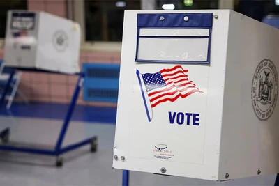 Máy bỏ phiếu tại Trường tiểu học PS 20 Anna Silver, thành phố New York, ngày 5/11/2024. (Ảnh: Reuters)